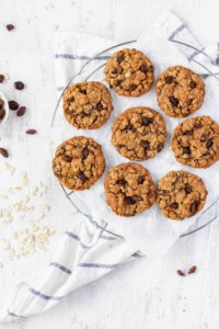 These chewy oatmeal raisin cookies are irresistible! Browned butter, brown sugar, cinnamon, and nutmeg make these cookies soft and delicious! #oatmealcookies #oatmealraisin #cinnamon #nutmeg #rolledoats