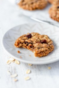 These chewy oatmeal raisin cookies are irresistible! Browned butter, brown sugar, cinnamon, and nutmeg make these cookies soft and delicious! #oatmealcookies #oatmealraisin #cinnamon #nutmeg #rolledoats