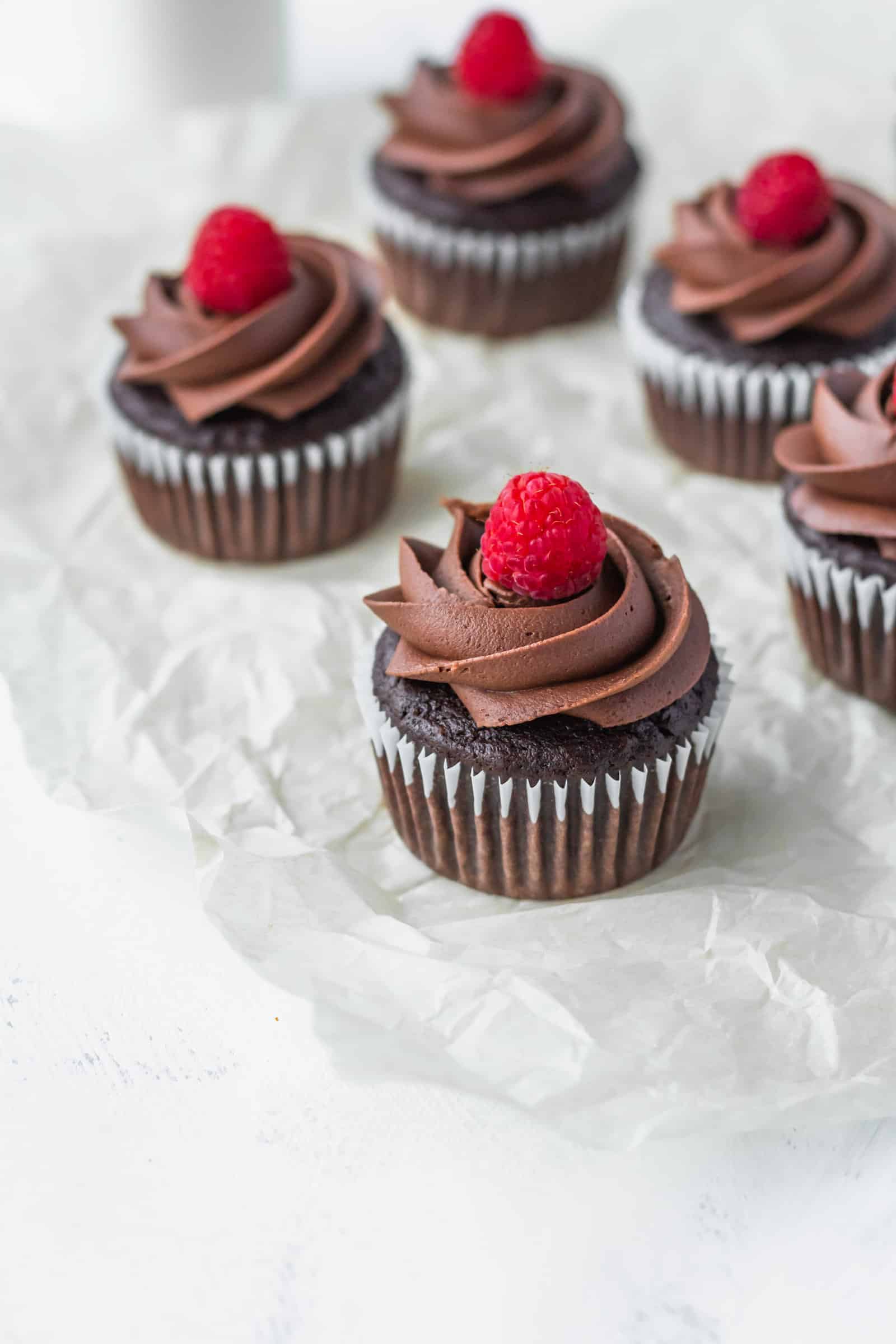 The perfect chocolate cupcakes for your vegan Valentine on Valentine’s Day! #chocolatecupcakes #bananacupcakes #valentinesdaydessert #veganvalentinesday #vegancupcakes