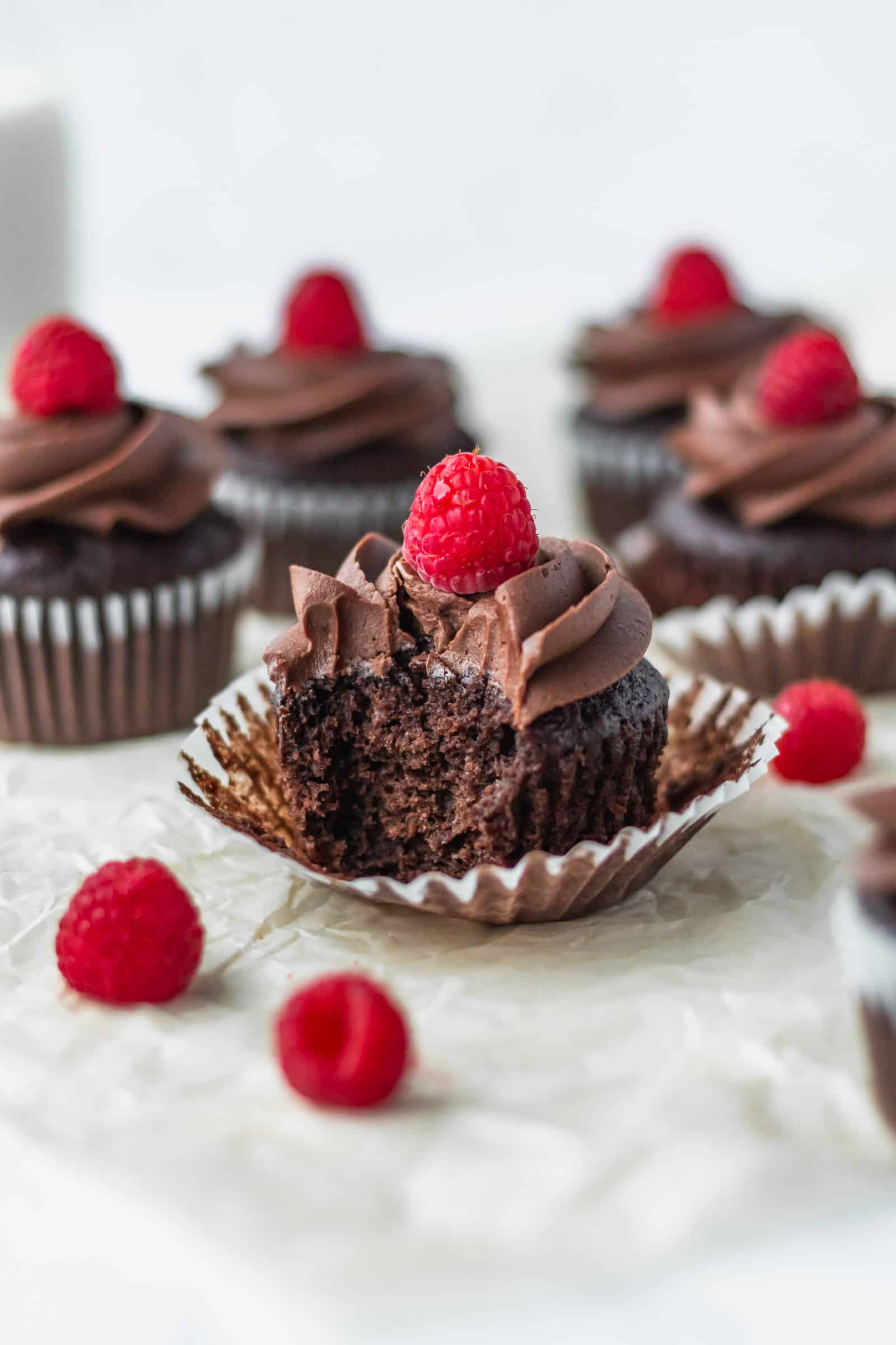 The perfect chocolate cupcakes for your vegan Valentine on Valentine’s Day! #chocolatecupcakes #bananacupcakes #valentinesdaydessert #veganvalentinesday #vegancupcakes