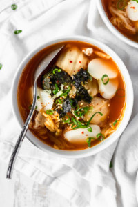 Kimchi soup with Korean tteok rice cakes is spicy, easy, and delicious! #kimchisoup #probiotics #spicysoup #Koreanfood #healthymeals