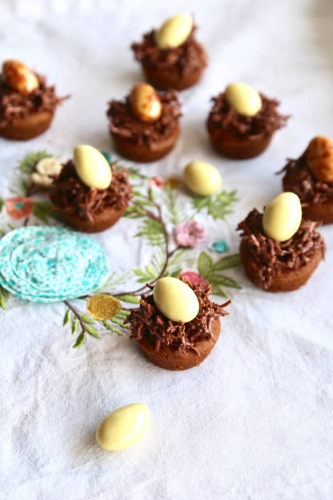These bird's nest cookies have a gluten-free chickpea cookie base! So simple and easy to make, and perfect for Easter or a picnic! #easter #picnic #birdsnestcookies #cookies #easyrecipes #glutenfree