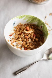 Homemade granola is easier than you think! This granola recipe uses flaxseed and chia seeds to make it extra healthy! #homemade #granola #healthy #flax #flaxseed #chia #chiaseed #granolabars #breakfast #brunch