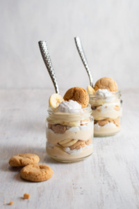 This vegan banana pudding is unbelievably quick and easy! Using vegan coconut custard, this no bake banana pudding recipe is the best!