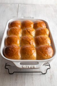 Glazed dinner rolls