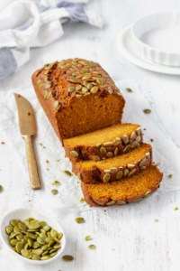 This pumpkin bread is super moist thanks to the maple syrup! It's not too sweet and dairy-free! Perfect with a cup of coffee or tea! #pumpkinrecipe #pumpkinbread #pumpkinloaf #pumpkinspice #pumpkinpiespice #pepitas