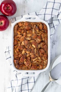 Treat your family to a delicious baked french toast! It’s full of apples and spices, and no one will know it’s vegan! #applepie #breadpudding #veganbreakfast #veganholidays #veganchristmas
