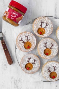 Christmas cookies that are simple and easy to make, yet super cute and adorable! The easiest Rudolph cookies! #rudolph #rudolphcookies #christmascookies #cookieexchange