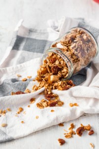 A fun twist on classic granola by adding apples and apple pie spice! A healthy breakfast while enjoying the comforting flavors of apple pie! #applepiegranola #cinnamonapplegranola #applegranola #homemadegranola #healthygranola