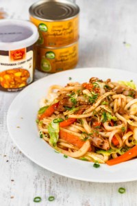 Vegan massaman yaki udon is the spicy Thai twist to the Japanese classic fried noodle dish! Your new go-to homemade fast food! #yakiudon #udonnoodles #vegannoodles #veganfastfood #plantbased