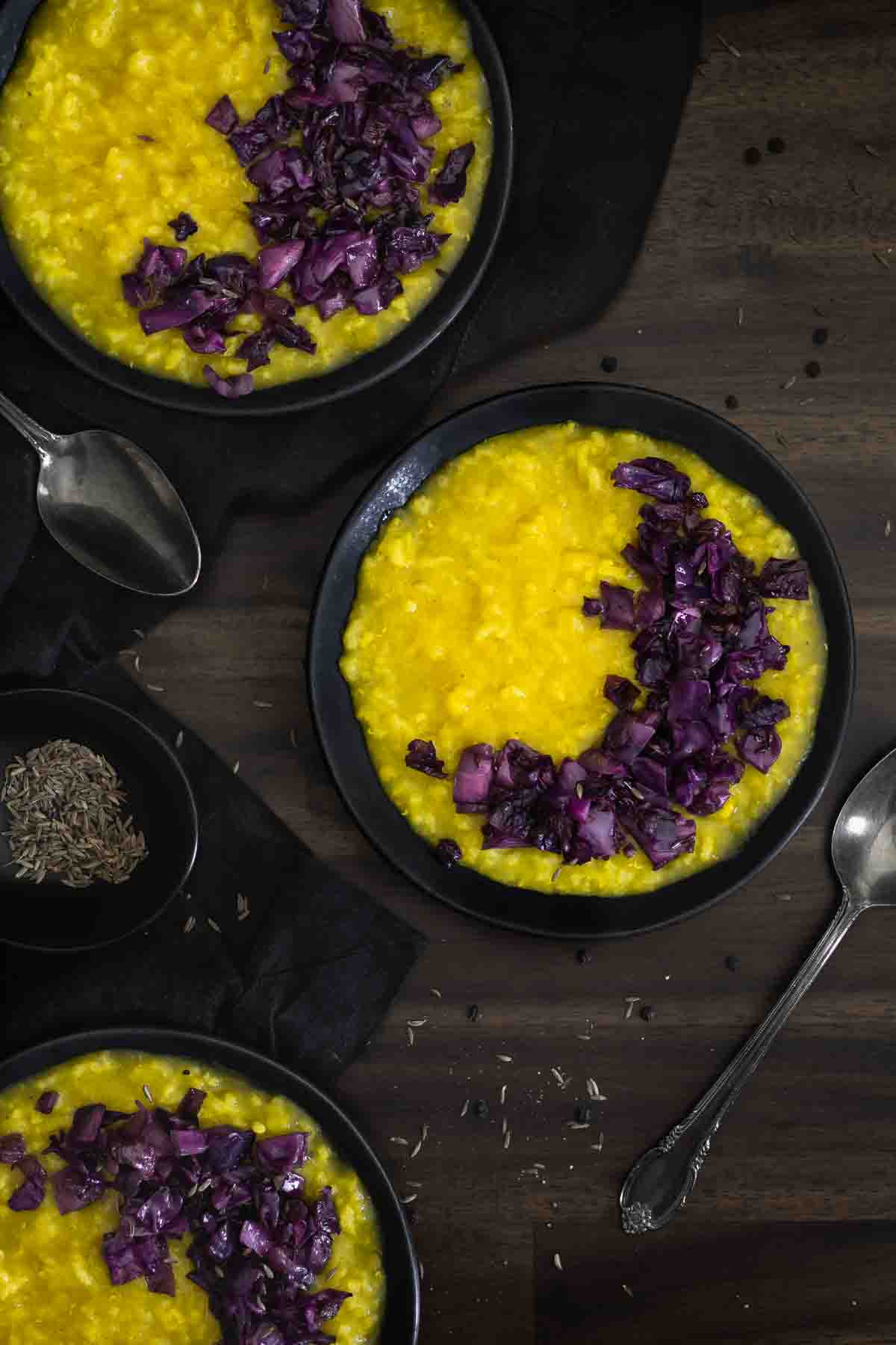 Khichdi with red cabbage and onions